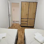Sweet Spot, Large Flat With Free Parking, Between Sarajevo And Bosnian Pyramids In Visoko, Fits 6 Apartment Ilijas