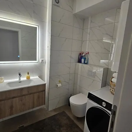 Appartamento Sweet Spot, Large Flat With Free Parking, Between Sarajevo And Bosnian Pyramids In Visoko, Fits 6