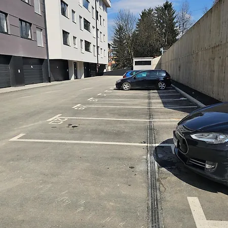 Sweet Spot, Large Flat With Free Parking, Between Sarajevo And Bosnian Pyramids In Visoko, Fits 6 Apartman Ilijas