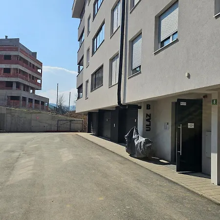 Sweet Spot, Large Flat With Free Parking, Between Sarajevo And Bosnian Pyramids In Visoko, Fits 6 Apartamento