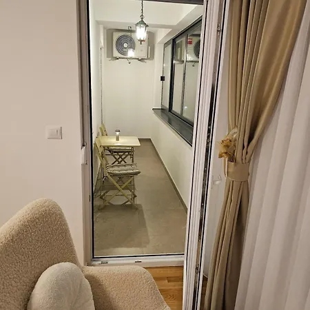 Sweet Spot, Large Flat With Free Parking, Between Sarajevo And Bosnian Pyramids In Visoko, Fits 6 Ilijas