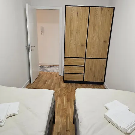 Sweet Spot, Large Flat With Free Parking, Between Sarajevo And Bosnian Pyramids In Visoko, Fits 6 Apartman Ilijas