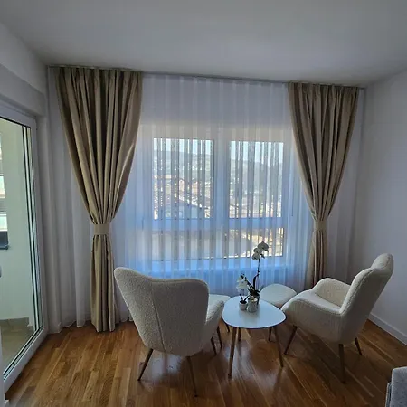 Sweet Spot, Large Flat With Free Parking, Between Sarajevo And Bosnian Pyramids In Visoko, Fits 6 Apartman *