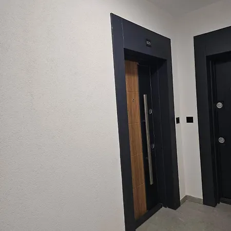 Sweet Spot, Large Flat With Free Parking, Between Sarajevo And Bosnian Pyramids In Visoko, Fits 6 *
