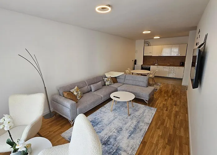 Apartamento Sweet Spot, Large Flat With Free Parking, Between Sarajevo And Bosnian Pyramids In Visoko, Fits 6 Ilijas