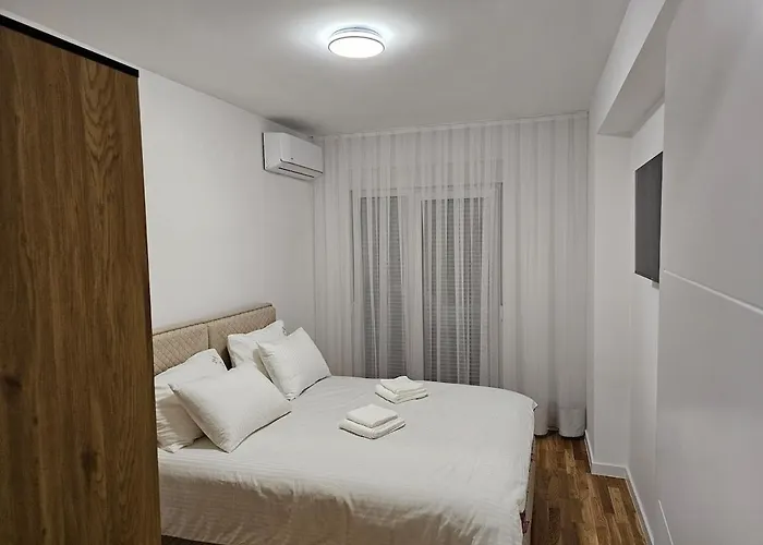 Apartamento Sweet Spot, Large Flat With Free Parking, Between Sarajevo And Bosnian Pyramids In Visoko, Fits 6