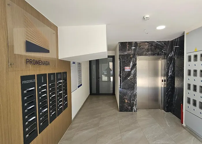 Sweet Spot, Large Flat With Free Parking, Between Sarajevo And Bosnian Pyramids In Visoko, Fits 6 Apartamento *