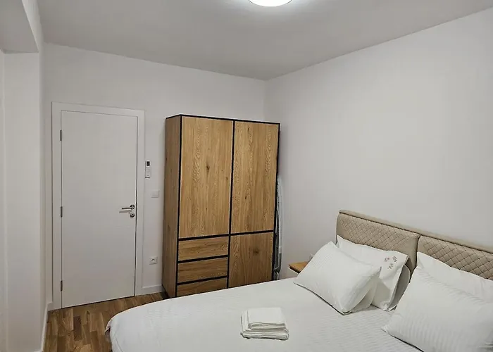 Apartamento Sweet Spot, Large Flat With Free Parking, Between Sarajevo And Bosnian Pyramids In Visoko, Fits 6 *