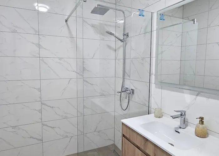 Sweet Spot, Large Flat With Free Parking, Between Sarajevo And Bosnian Pyramids In Visoko, Fits 6 *