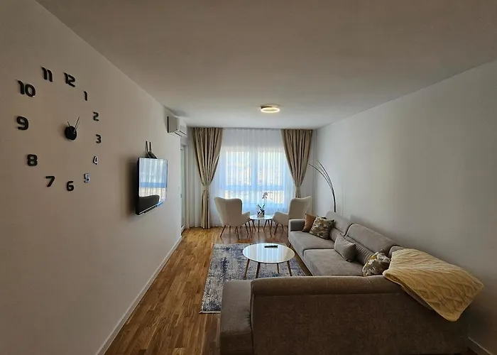 Sweet Spot, Large Flat With Free Parking, Between Sarajevo And Bosnian Pyramids In Visoko, Fits 6 Apartamento *