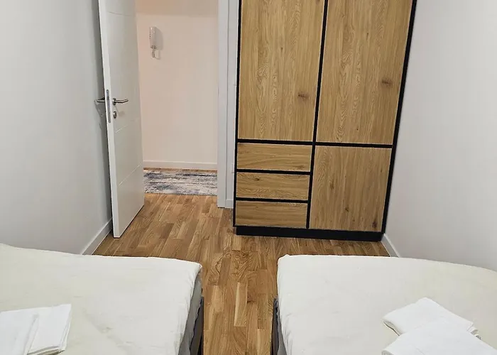 Sweet Spot, Large Flat With Free Parking, Between Sarajevo And Bosnian Pyramids In Visoko, Fits 6 Apartamento Ilijas